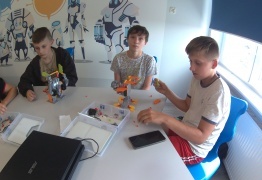  (photo)