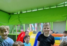  (photo)