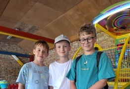  (photo)