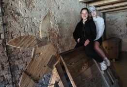  (photo)