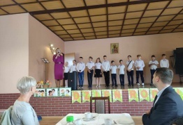  (photo)