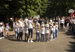  (photo)