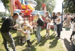  (photo)