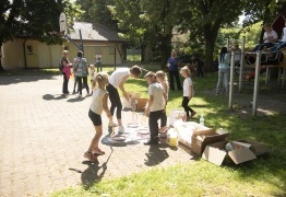  (photo)
