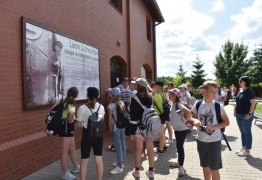  (photo)