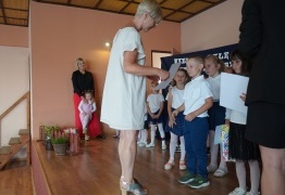  (photo)