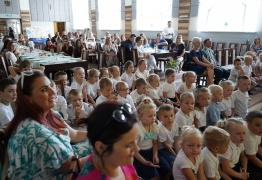  (photo)