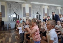  (photo)