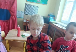 (photo)