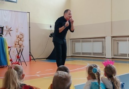  (photo)