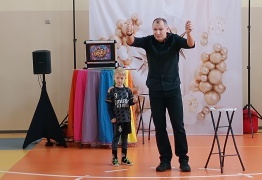  (photo)
