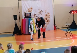  (photo)