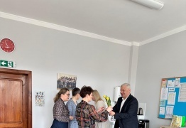  (photo)