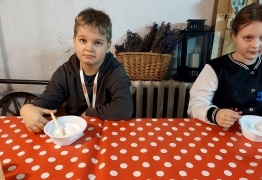  (photo)