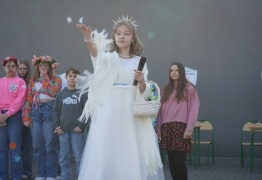  (photo)