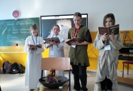  (photo)