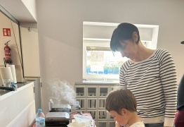  (photo)