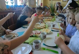  (photo)
