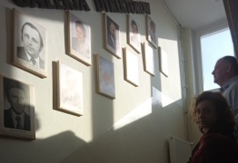  (photo)