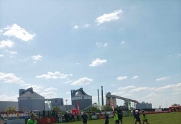  (photo)