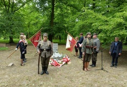  (photo)