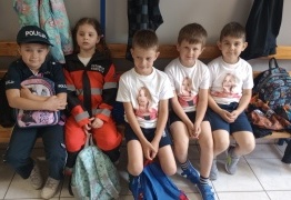  (photo)
