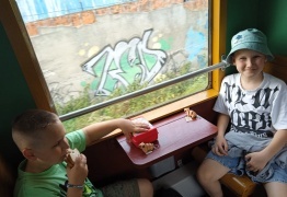 (photo)