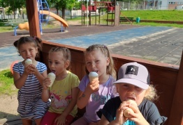  (photo)