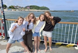  (photo)