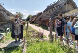  (photo)