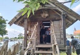  (photo)