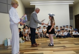  (photo)
