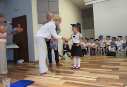  (photo)