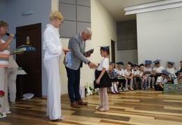  (photo)