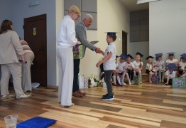  (photo)