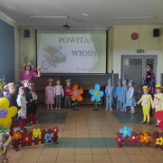 Przedszkolaki świętują pierwszy dzień wiosny